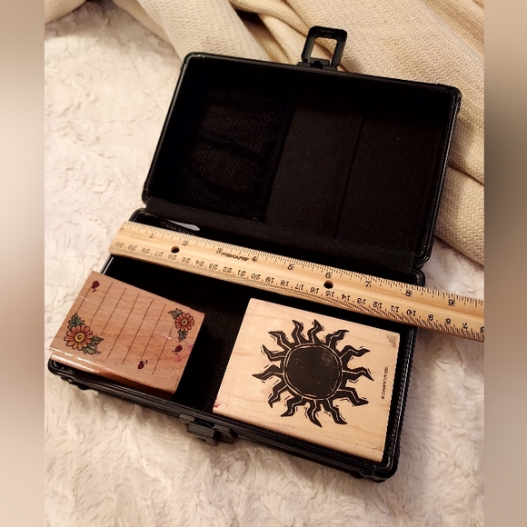 Lot of 10 stamps stampers, and sturdy pencil box - Picture 6 of 10